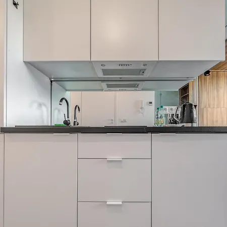 Legnicka Homely By Bookinghost *