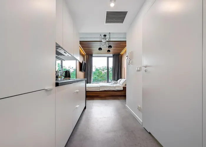 Legnicka Homely By Bookinghost *