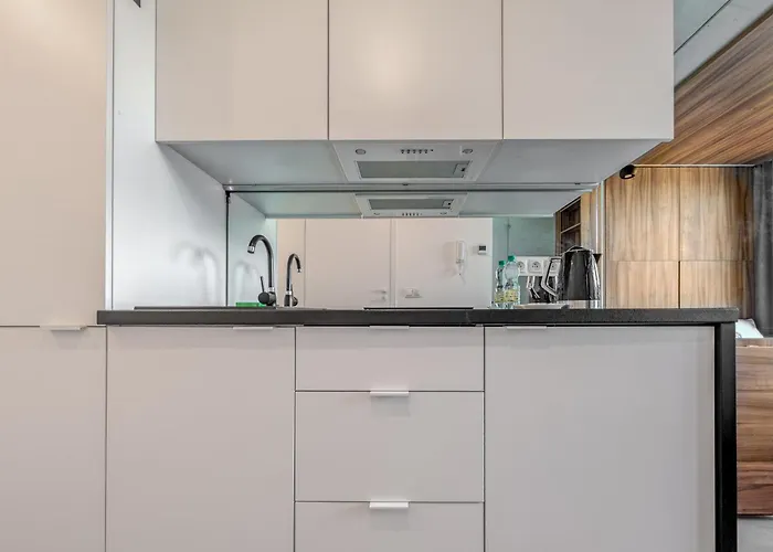 Legnicka Homely By Bookinghost *